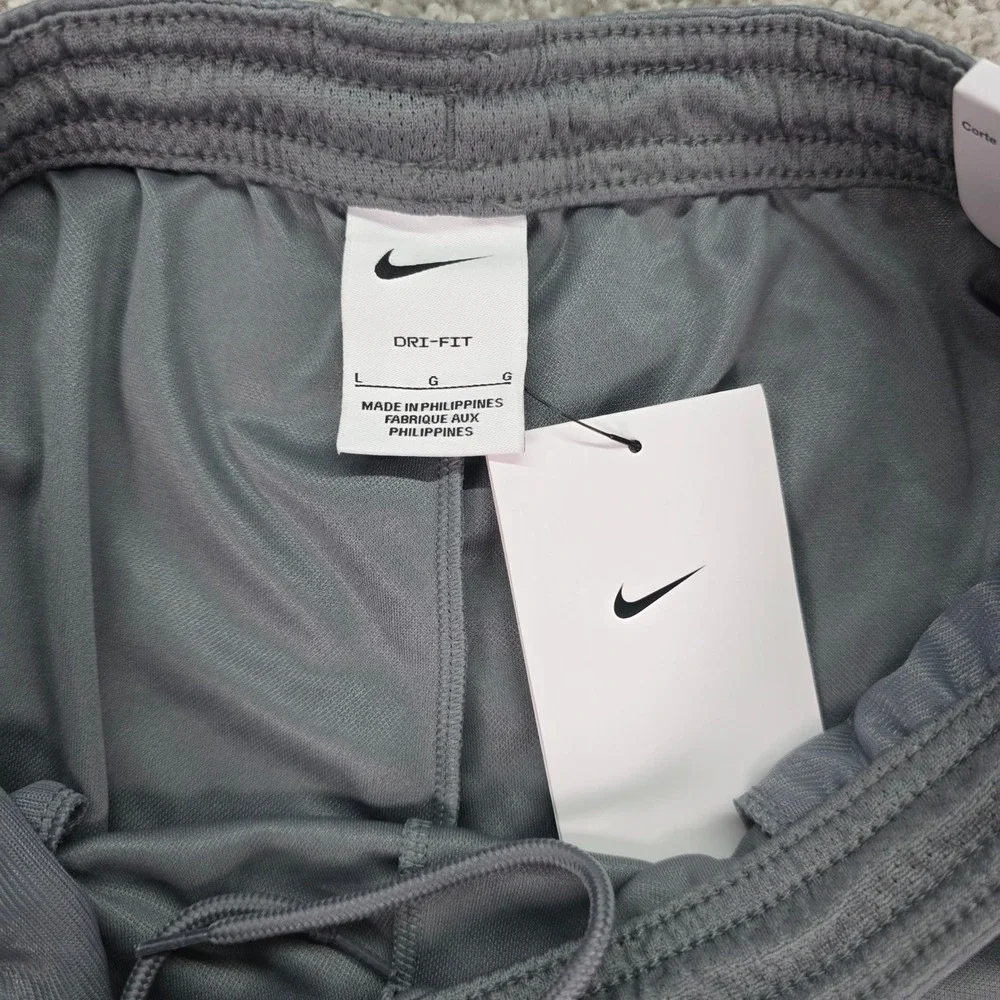 Nike Boys Dri-FIT Training Shorts Gray Standard Fit Size Large NWT